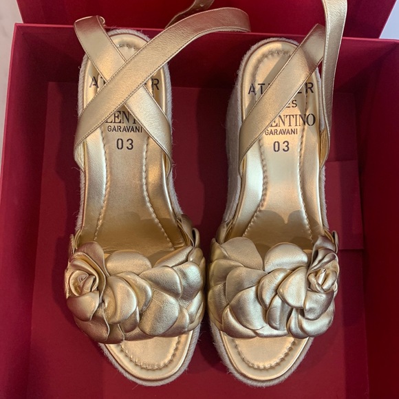 Gold rose wedge by Valentino - Picture 1 of 6